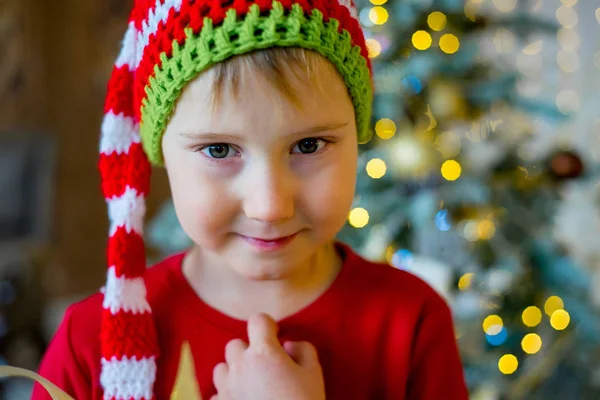 Kid celebrating christmas — Stock Photo, Image
