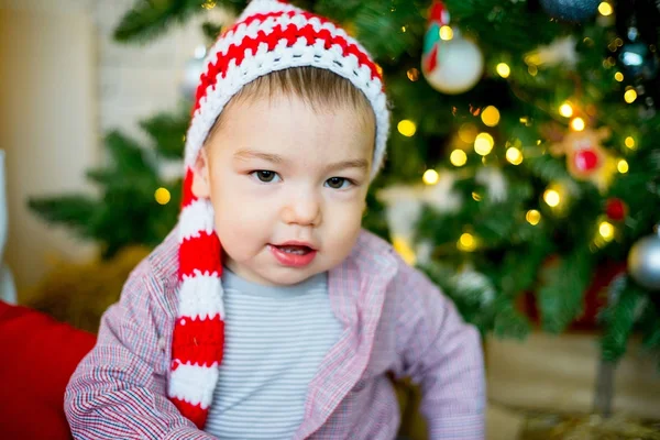 Criança celebrando o Natal — Fotografia de Stock