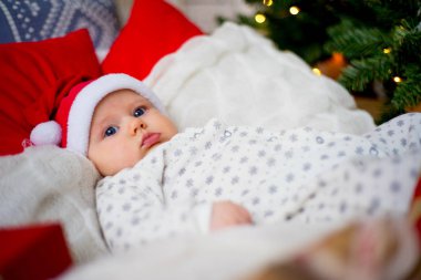 Bebek yılbaşı şapkası