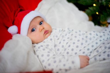 Bebek yılbaşı şapkası