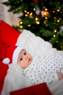 Bebek yılbaşı şapkası