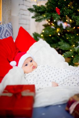 Bebek yılbaşı şapkası