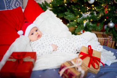 Bebek yılbaşı şapkası