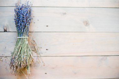 Masaya lavanta çiçek