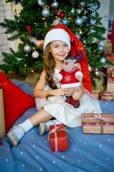 Дівчина святкування Різдва — стокове фото