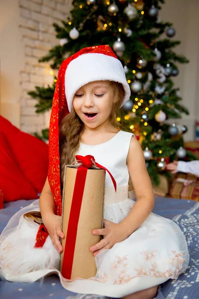 Meisje vieren van Kerstmis — Stockfoto