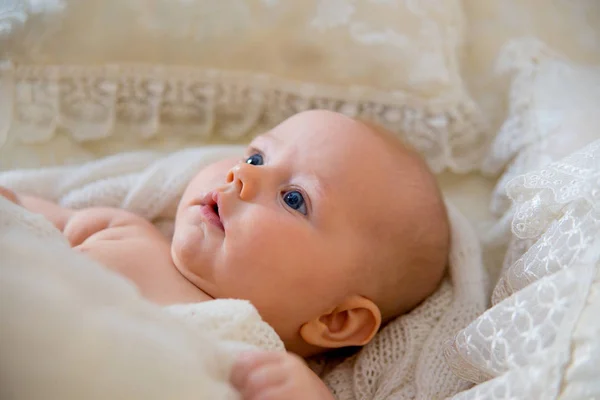 Милий маленький немовляти — стокове фото