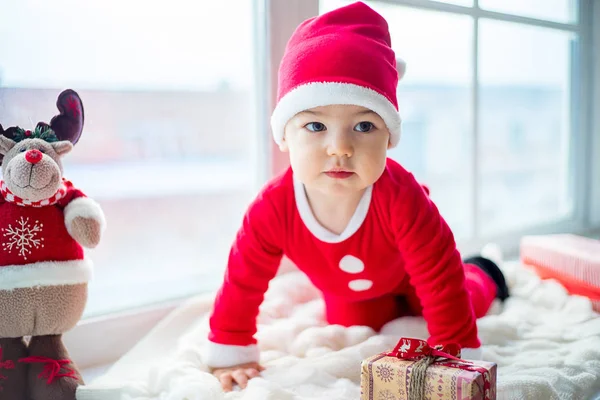 Baby i en jul hatt — Stockfoto