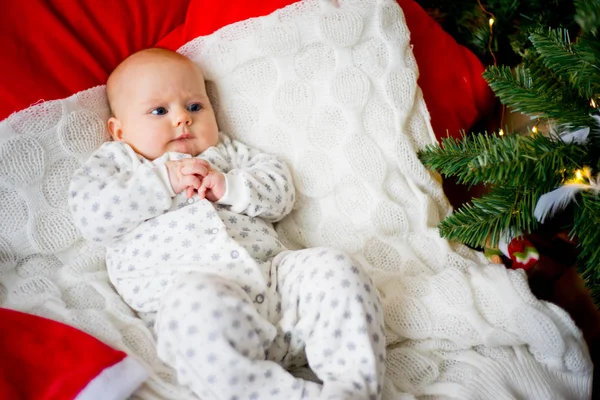 Bebek yılbaşı şapkası