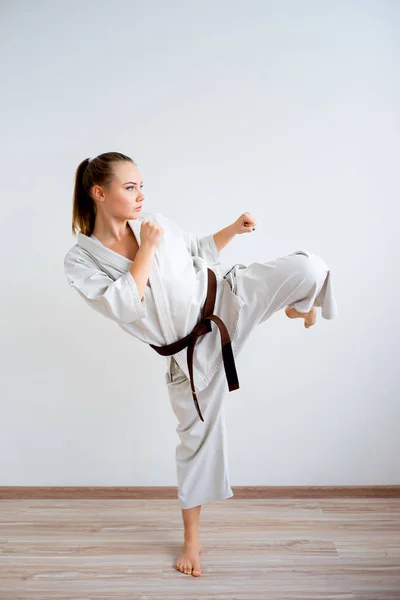 Karate dziewczyna szkolenia — Zdjęcie stockowe