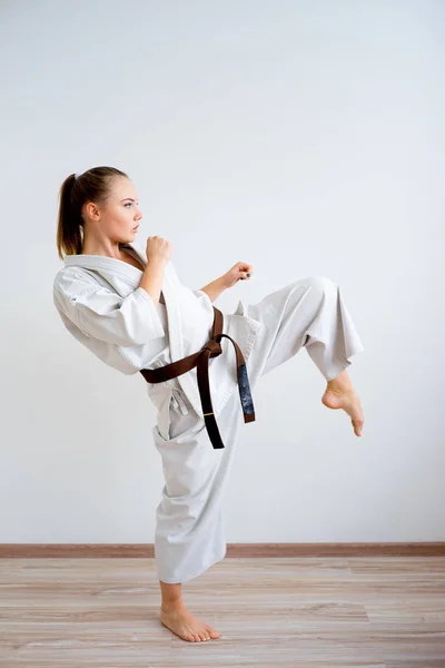 Karate ragazza formazione — Foto Stock