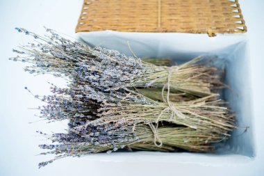 Masaya lavanta çiçek