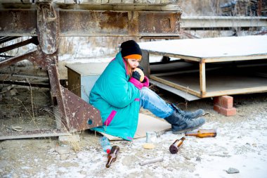 Evsiz kadın serseri