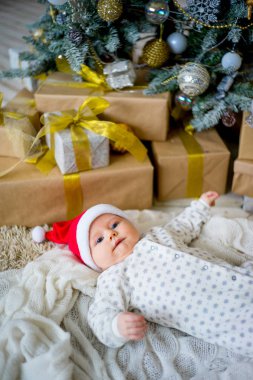 Bebek yılbaşı şapkası