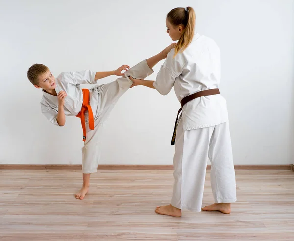 Karate kids training — Stock Photo, Image