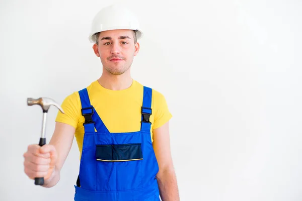 Manliga arbetstagare i hardhat — Stockfoto