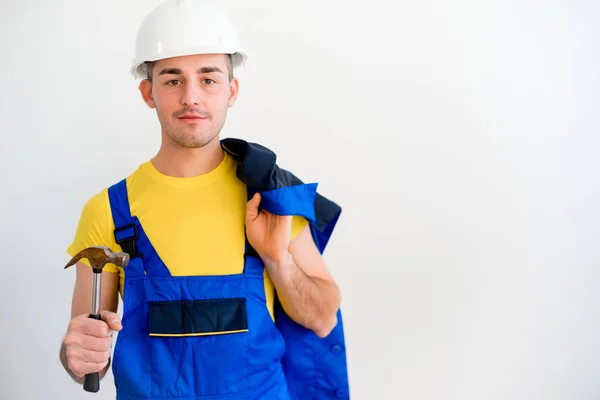 Manliga arbetstagare i hardhat — Stockfoto