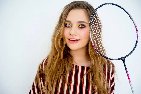 Mädchen mit Badmintonschläger — Stockfoto