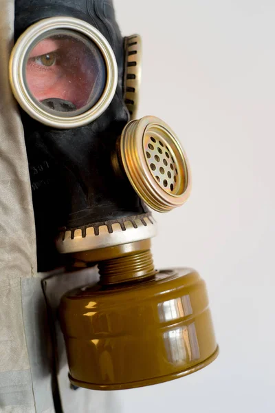 Människor i gasmasker — Stockfoto