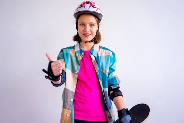 Menina no skate — Fotografia de Stock