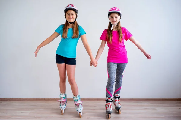 Girls on roller skates — Stock Photo, Image