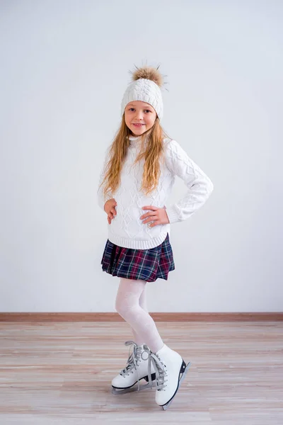 Chica en patines de hielo —  Fotos de Stock