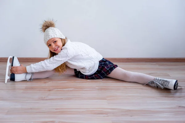 Mädchen auf Schlittschuhen — Stockfoto