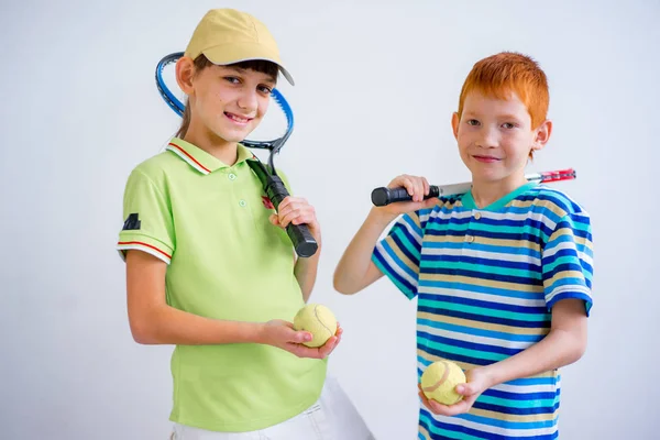 テニスをしている子供 — ストック写真