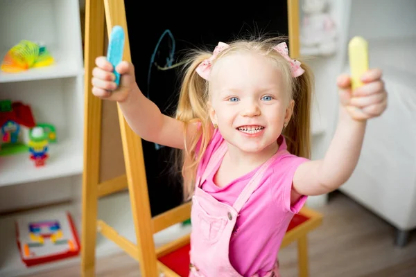 Kinder im Kindergarten — Stockfoto