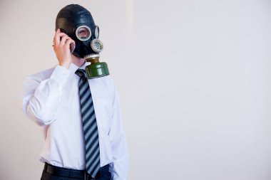 Gaz Maskeli işadamı