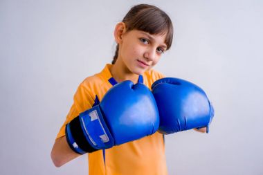 Genç kız boks