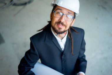 Teselli sahasında çalışan bir işçi