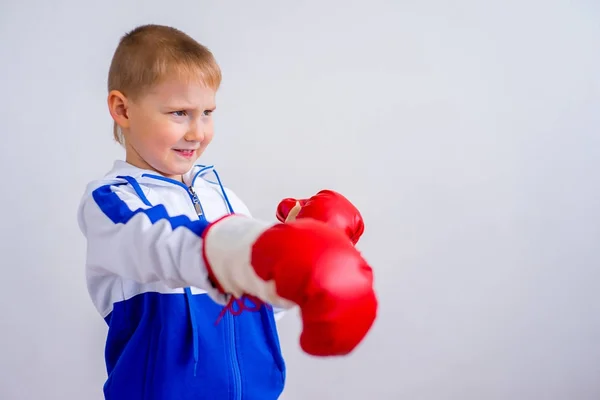 Rapaz boxe — Fotografia de Stock