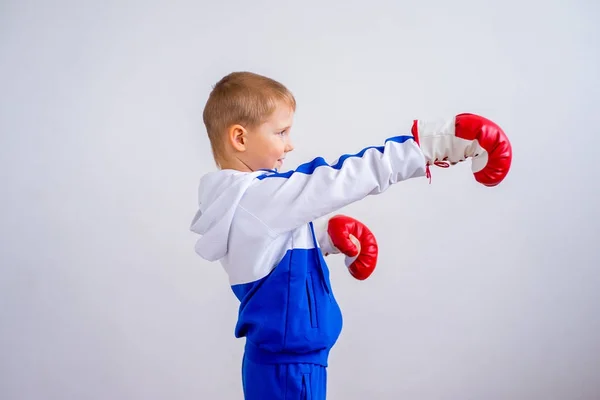 Rapaz boxe — Fotografia de Stock