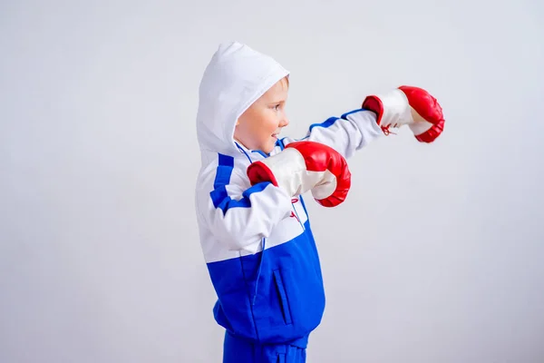 Rapaz boxe — Fotografia de Stock