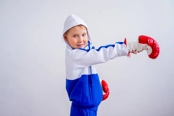 Rapaz boxe — Fotografia de Stock