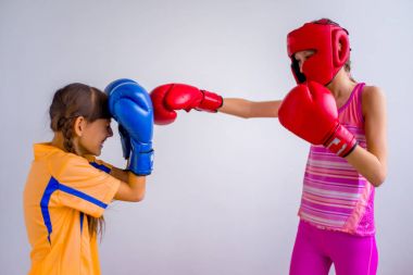 Genç kız boks