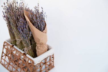 Masaya lavanta çiçek