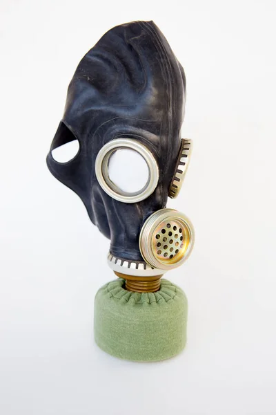 Máscara de gas sobre una mesa — Foto de Stock