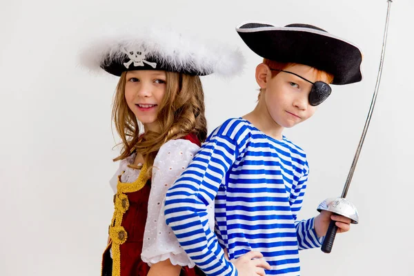Niños disfrazados de pirata — Foto de Stock