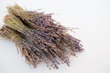 Masaya lavanta çiçek