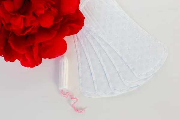 Coussinets menstruels sur une table — Photo