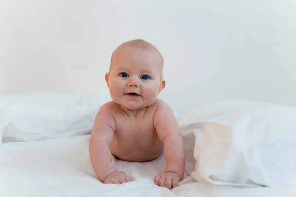 Новонародженого немовляти — стокове фото