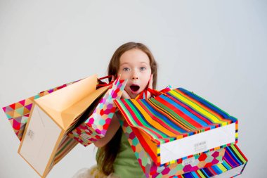 küçük kız alışveriş