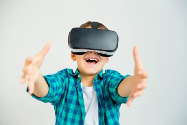 VR kulaklık evlat
