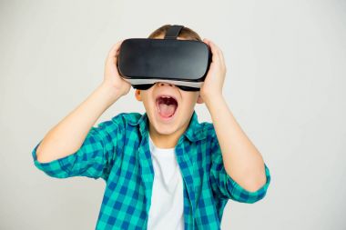 VR kulaklık evlat