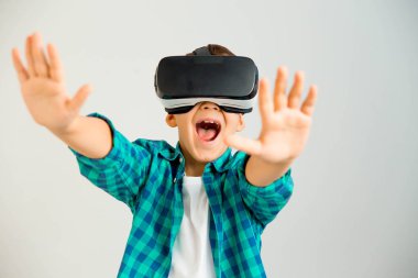 VR kulaklık evlat
