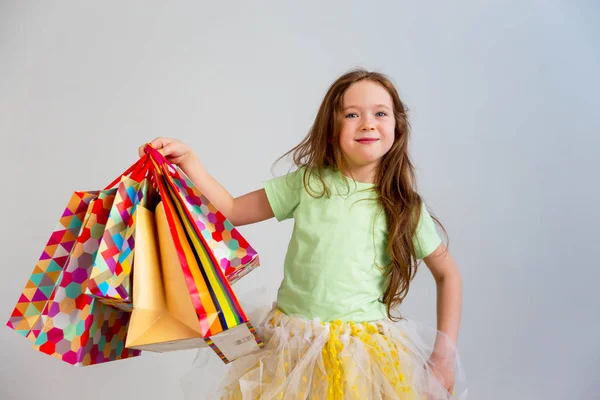 Pequeña niña compras — Foto de Stock