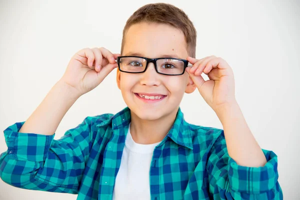 Ребенок в очках — стоковое фото