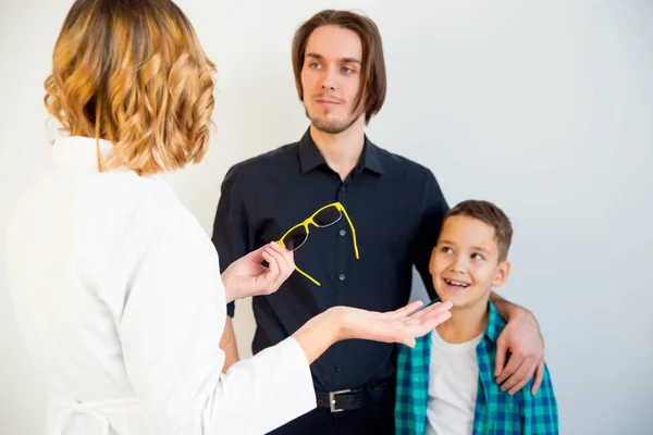 Niño con gafas — Foto de Stock